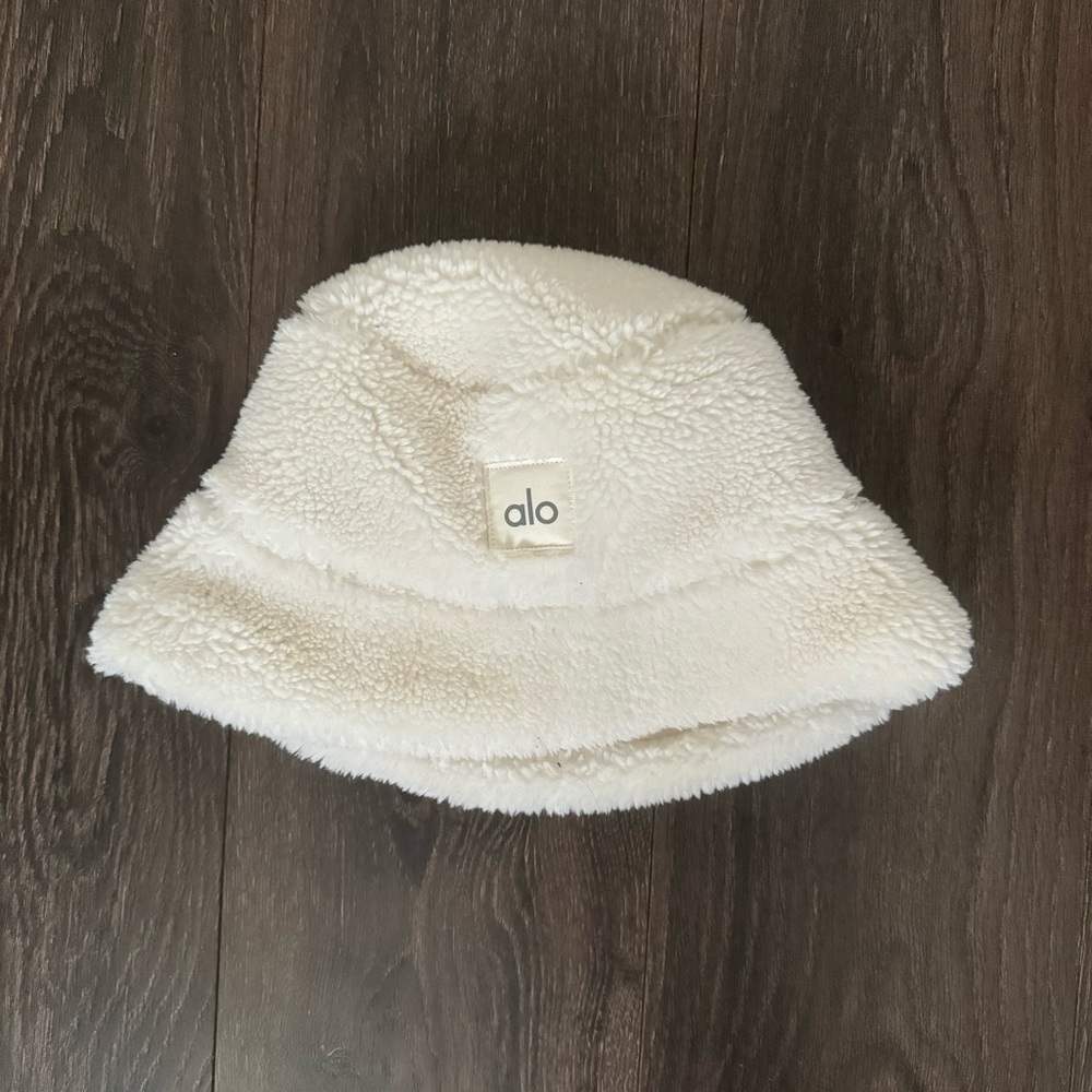ALO yoga bucket hat